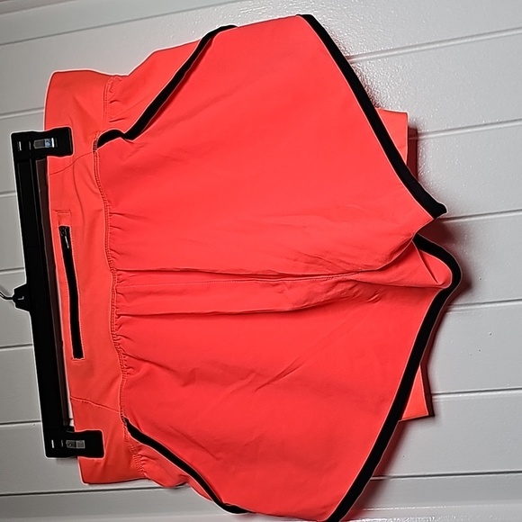 NWT Under Armour M fitted heat gear shorts, hot pink - Picture 6 of 9
